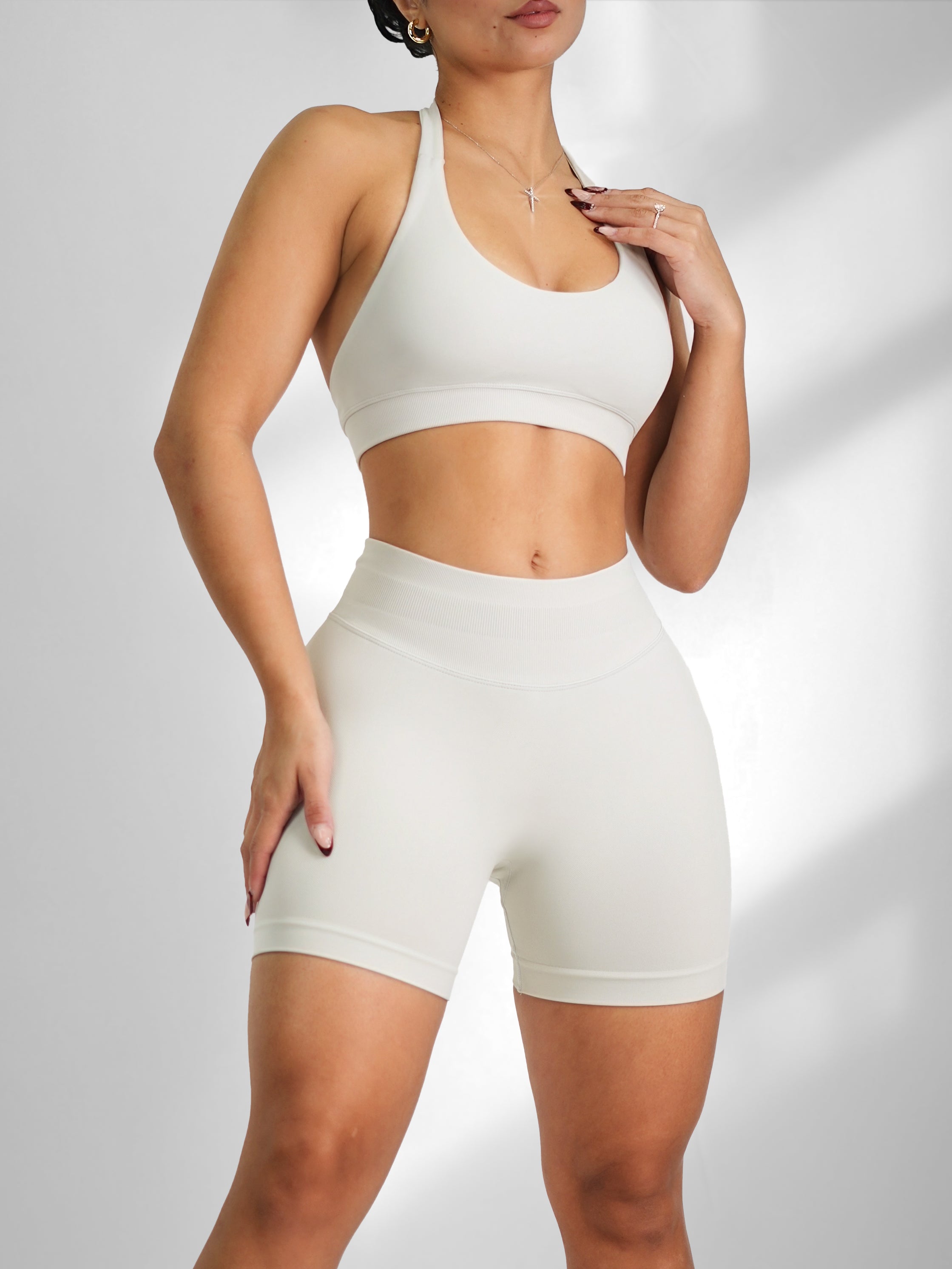 Seamless Halter Sports Bra (Cloud)