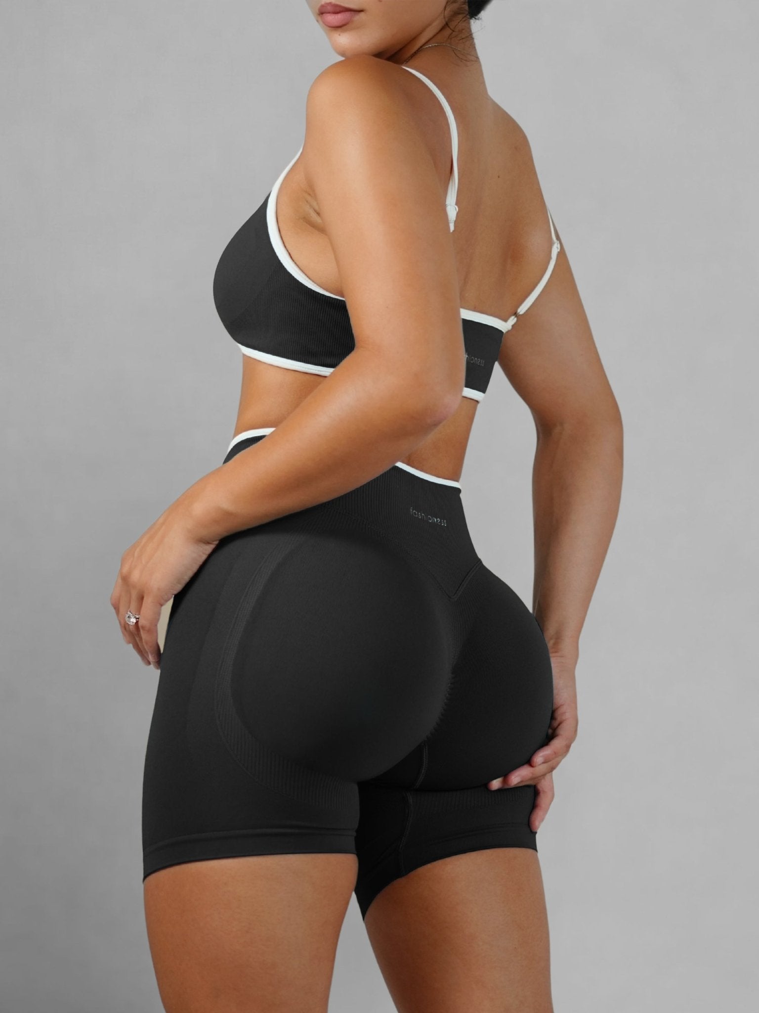 Figure Contrast Sports Bra (Black) - Fitness Fashioness