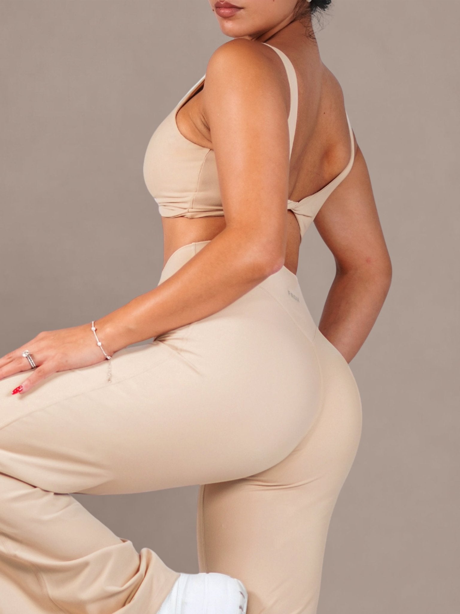 (PRE - ORDER) Dollhouse Twistable Sports Bra (Latte) - Fitness Fashioness