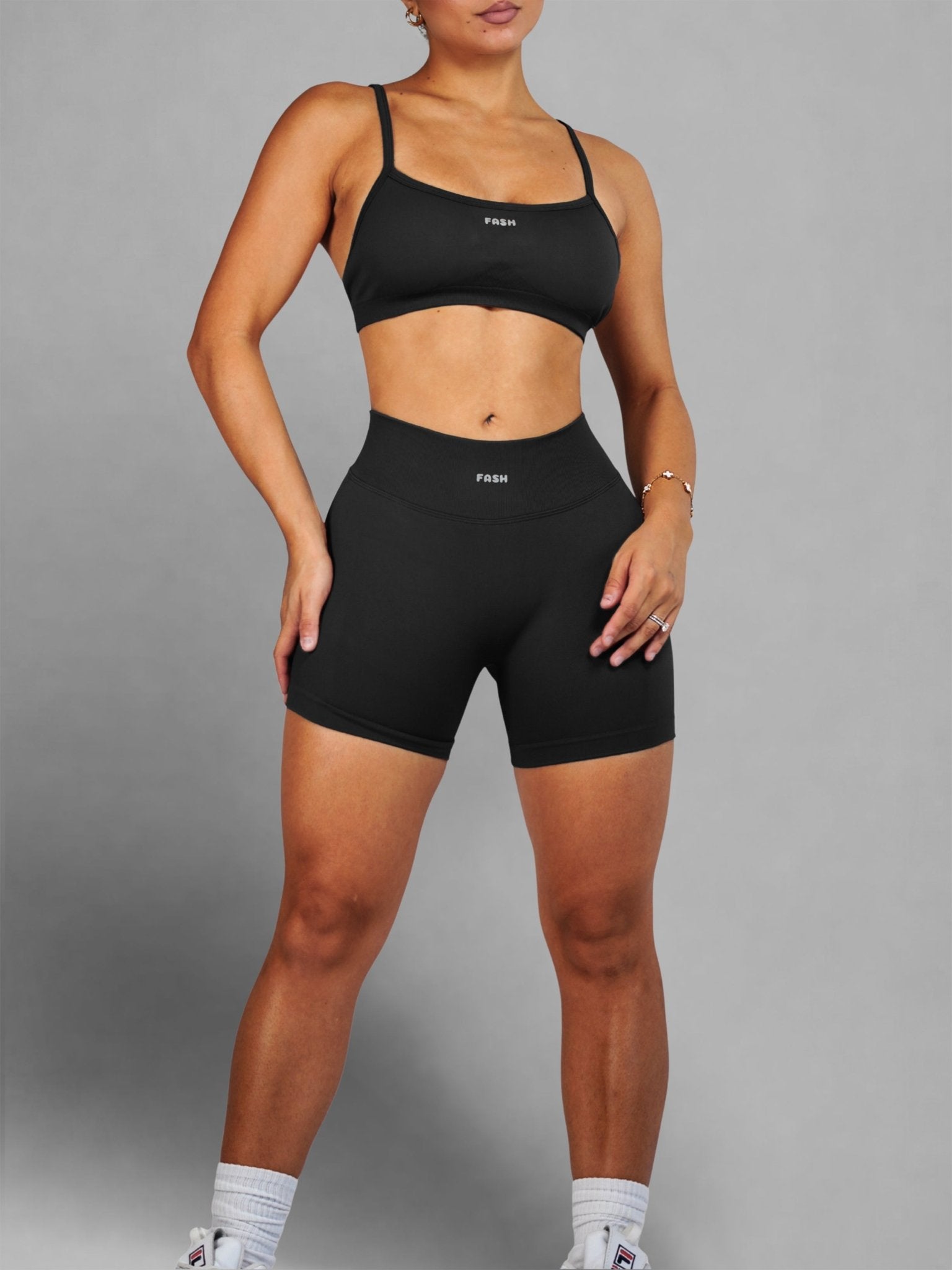 (PRE - ORDER) Viral Seamless V Back Shorts (Black) - Fitness Fashioness