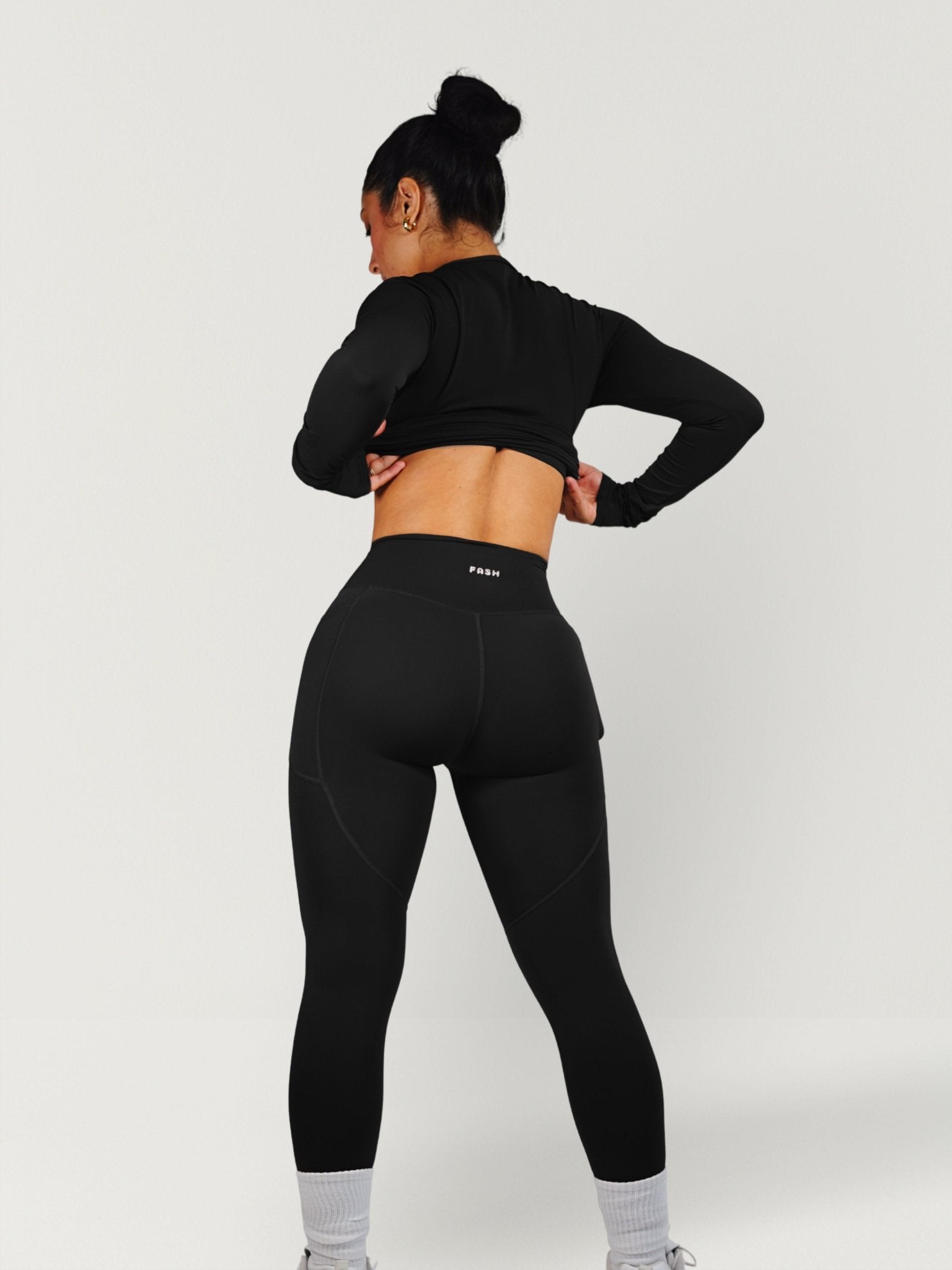 Essential Pocket Leggings (Black) - Fitness Fashioness