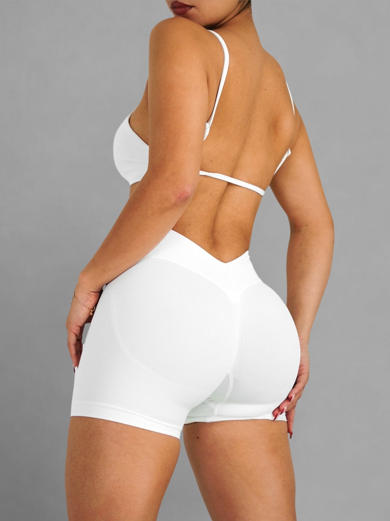 (PRE - ORDER) Viral Seamless Adjustable Sports Bra (White) - Fitness Fashioness